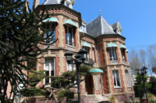 巴黎飯店 - 酒館美食