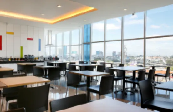 Amaris Hotel Season City