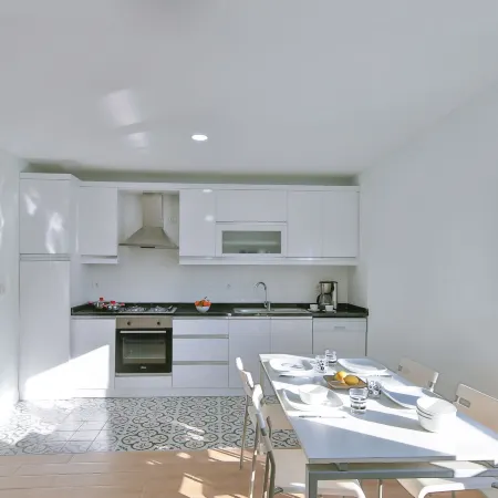 EV Apartments, Shared Pool, 900 m to Beach