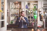 Redcastle Hotel - Quầy Bar