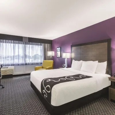 La Quinta Inn & Suites by Wyndham Myrtle Beach - N Kings Hwy Hotels near Dunes Shopping Center