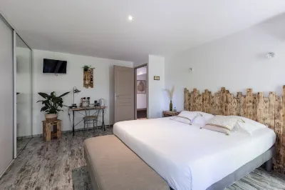 Chambres d'Hôtes Château Pierre de Montignac Hotels in Jau-Dignac-et-Loirac