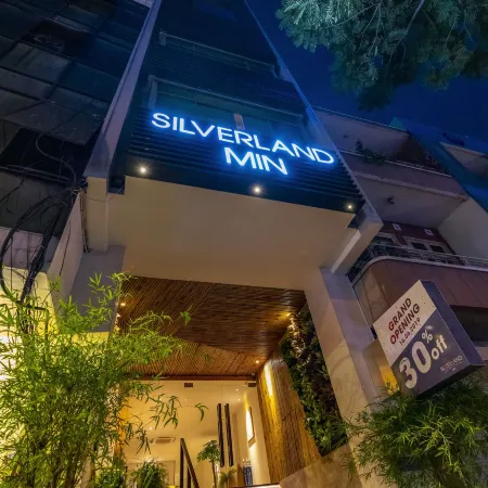 Silverland Min Hotel Отели рядом с достопримечательностью «Манна»