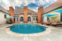 Pleasanton Courtyard B&B Hotels in Fayetteville