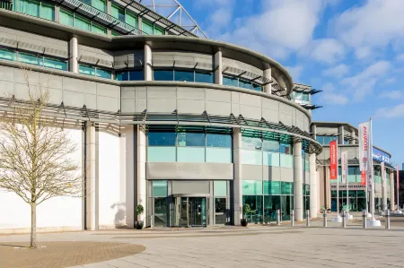 Radisson RED London Twickenham Отели в г. Айлворт