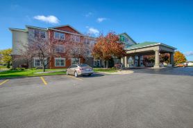 Holiday Inn Express & Suites OSHKOSH-SR 41 by IHG