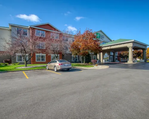 Holiday Inn Express & Suites OSHKOSH-SR 41 by IHG Hotels in Oshkosh