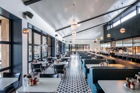 Mollie's Motel and Diner Отели в г. Фарингдон