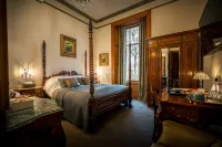 The Alamo Guest House