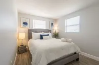 Sleeps 6 Hot Tub Fenced Yard Cozy Chic - Homestays