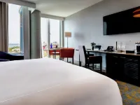 Hotel X Toronto, a Destination by Hyatt Hotel Hotels near BMO Field