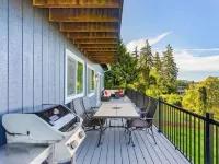Peaceful Island Getaway, Port Susan Views with BBQ & Playroom Hotels in Camano