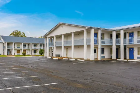 Motel 6 Alexandria, la - South Отели в г. Вудворт