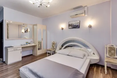 Venetsia Hotel Hotels near M-Gallery