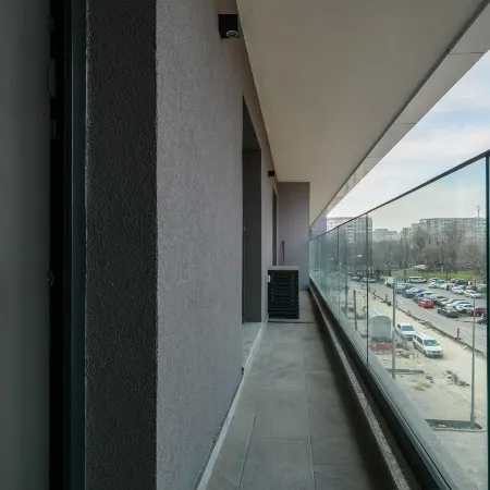 Sandra - Park-View Apt with Balcony & Parking