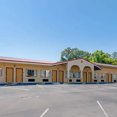 Econo Lodge Inn & Suites Отели в г. Катуса