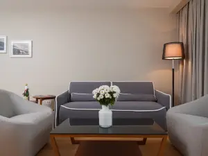 Residence by Vestibul Palace