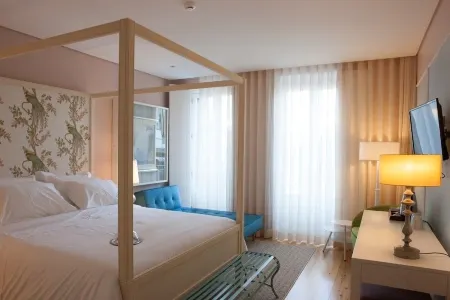 In Porto Gallery Guesthouse Отели рядом с достопримечательностью «Кафедральный собор Порту»