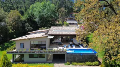 Vista Al Nevado: Exceptional Home in Avandaro Các khách sạn ở 
