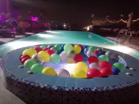 Hotel Tower Inn - Pools