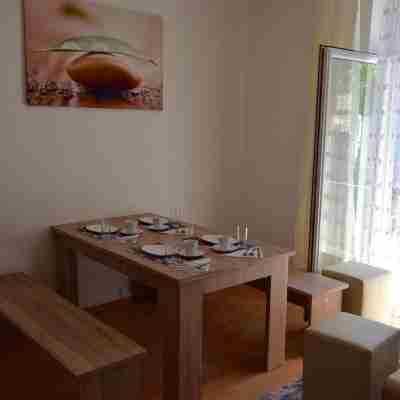Apartment Ostendplatz Dining/Meeting Rooms