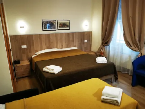 New Alexander Hotel Hotels near Dinegro Metro Station