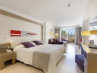 Hipotels Playa la Barrosa - Adults Only โรงแรมในชีคลานา เด ลา ฟรอนเตรา