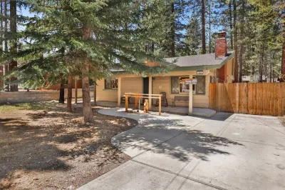 Oriole Cottage #621 Hotels near Big Bear Alpine Zoo