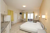 Phaedra Hotel - parking