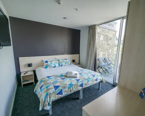 Nomads Queenstown Hostel Hotels near William Gilbert Rees Statue