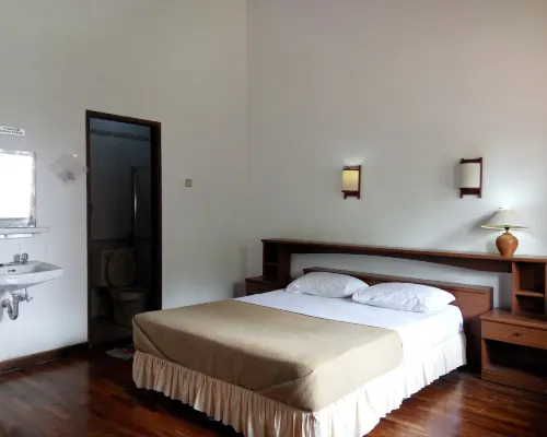 Berlian Resort Hotels near Puncak Pass
