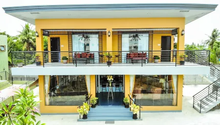 Zeller Court Apartelle Отели в г. Роксас Сити