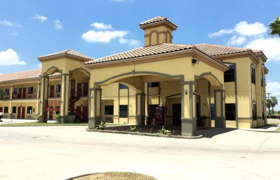 博卡奇卡套房酒店