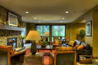 Trailhead Lodge - 4-Star