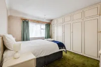 Kidlington 3 Br House with Parking & Large Garden Hotels in Kidlington