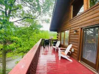Romantic Honeymoon Cabin in the Smokies Hôtels à : Cosby