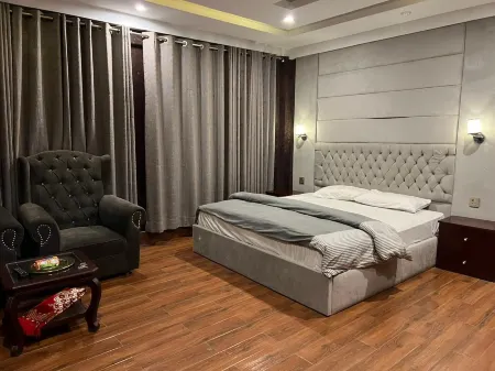 Waterstone's Hotel Отели в г. Маншехра