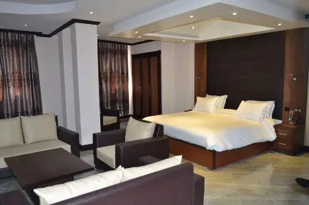 Assala Hotel Отели рядом с достопримечательностью «Sumas Mountain Inter-Regional Park»