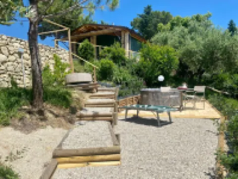 Mike's Dinghy House Hotels in 