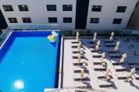 Sunraf Luxe Apartments - piscina