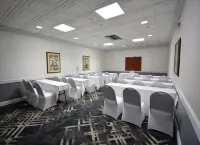 Holiday Inn Hazlet Hotels in Middletown