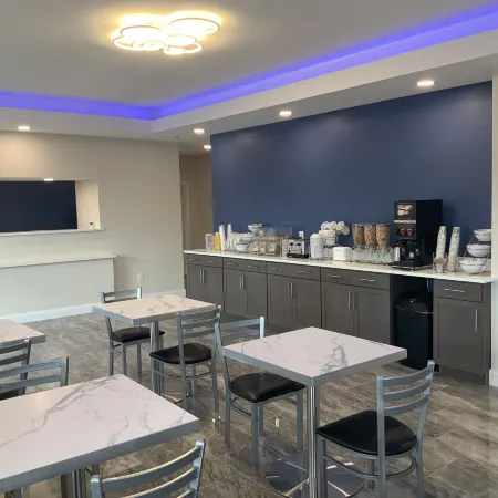 Days Inn by Wyndham Troy IL
