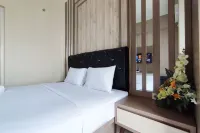 Comfortable and Modern 1Br Without Living Room at Amartha View Apartment Hotel a Ngaliyan