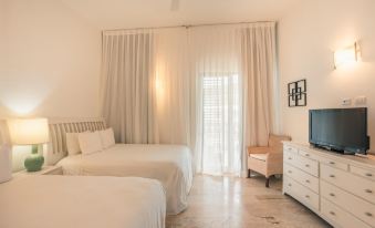 Go Away to This Charming Apt at Sublime w Private Jacuzzi Included