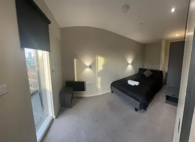 O M Luxurious apartments