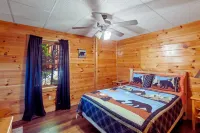 Mountain Cabin with Hot Tub, Pool Table & Fire Pit - บ้านพักหลังเล็ก