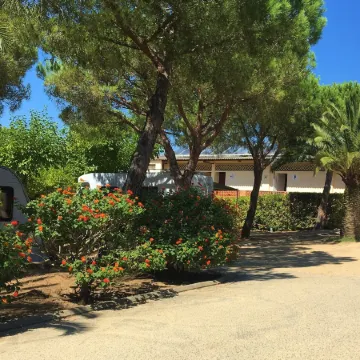 Cozy Glamping Chalet in Palamós with Garden View