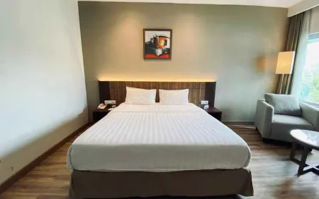 Grand Maleo Hotel & Convention Отели в г. Мамаджу