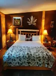 Arctic Divide Lodge - Motels