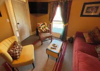 Historical riverfront home in beautiful LeClaire. Kid and pet friendly! Hotels in Le Claire